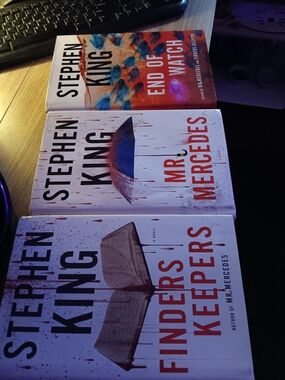 Stephen King Hardcover Thriller Set - White & Red Covers